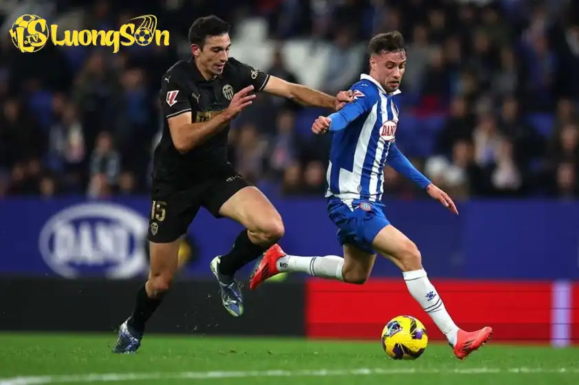 Trận đấu giữa Espanyol và Valencia sẽ khó phân thắng bại. (Ảnh: Internet) Trận đấu giữa Espanyol và Valencia sẽ khó phân thắng bại. (Ảnh: Internet)