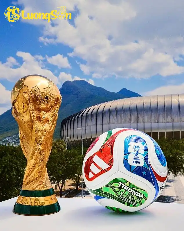 Adidas giới thiệu quả bóng mới tại World Cup. (Ảnh: Daily Mail) Adidas giới thiệu quả bóng mới tại World Cup
